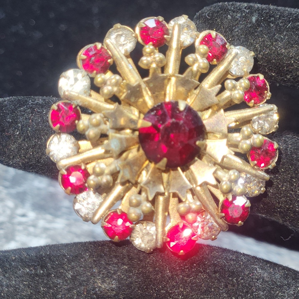 Vintage Gold Tone Ruby Red & Clear Rhinestone Sunburst Starburst Brooch Pin